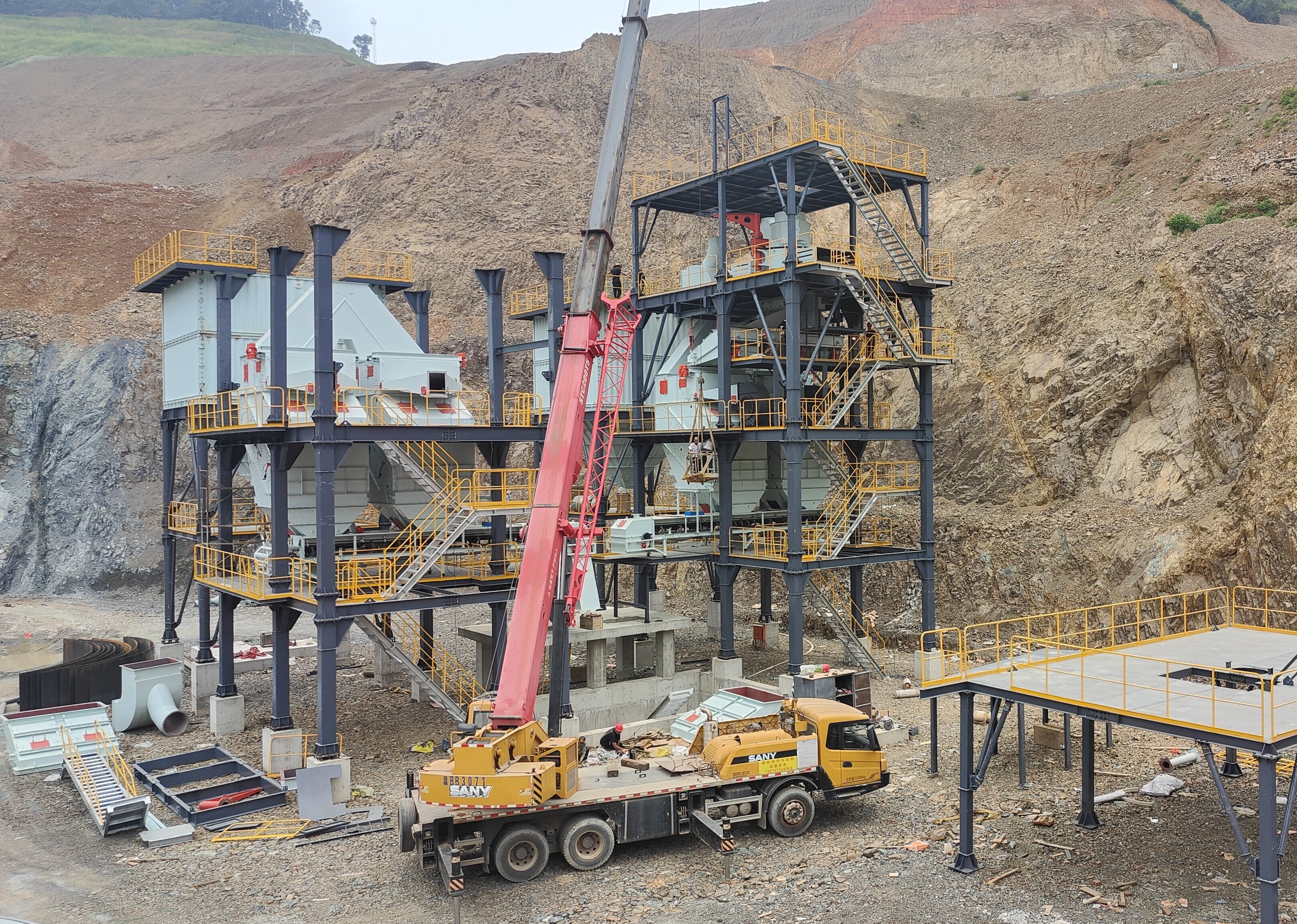 突破行業(yè)瓶頸！新型干法制砂樓實(shí)現(xiàn)配比可調(diào)、含粉率可控 引領(lǐng)綠色制砂新變革